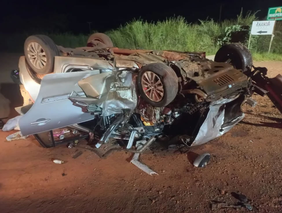 Duas pessoas morrem em acidente entre ambulância e moto na BR-251