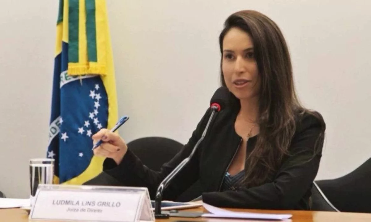 Juíza de MG que atacou uso de máscaras na pandemia recebe nova aposentadoria compulsória