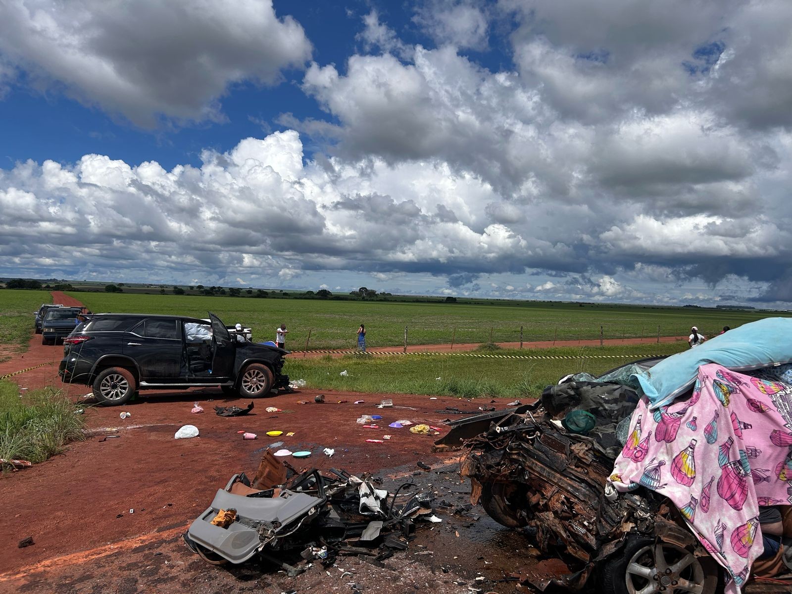 Pai e filha morrem em batida entre carro e caminhonete na LMG-628 | Grande Minas – G1
